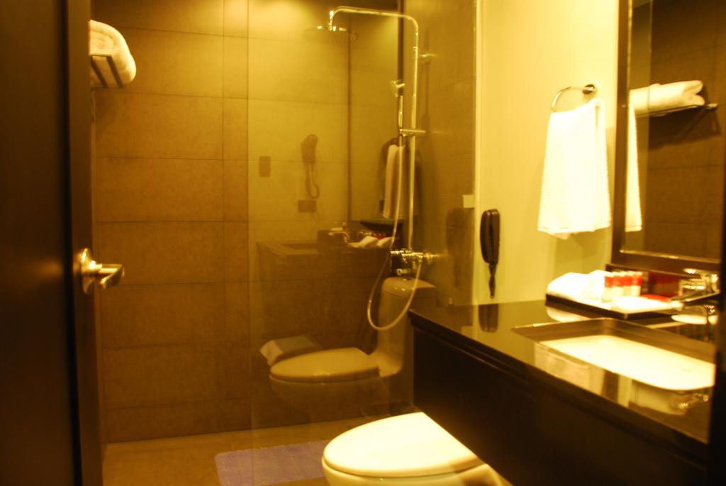 Amelie Hotel Маніла Екстер'єр фото