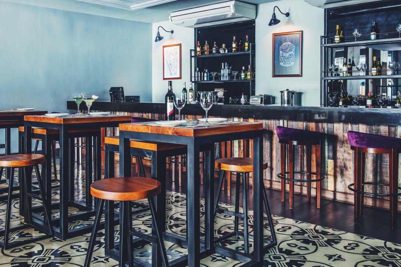 Amelie Hotel Маніла Екстер'єр фото